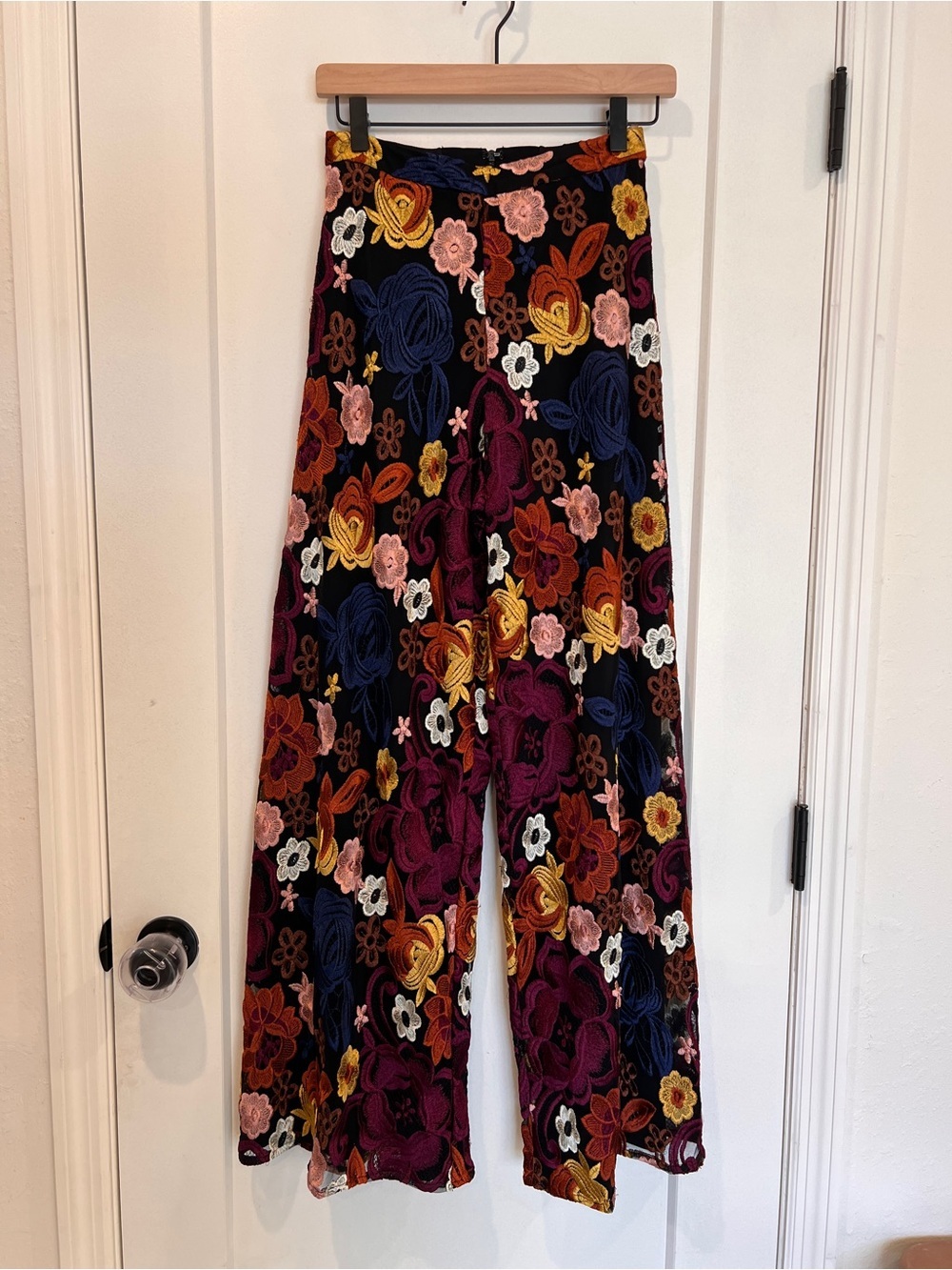 Alice + Olivia Floral Embroidered Wide Leg Pants - Picture 2 of 13